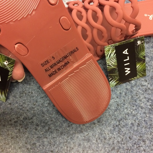 Boutique- reddish/orangish brown slide in sandals - Picture 5 of 5